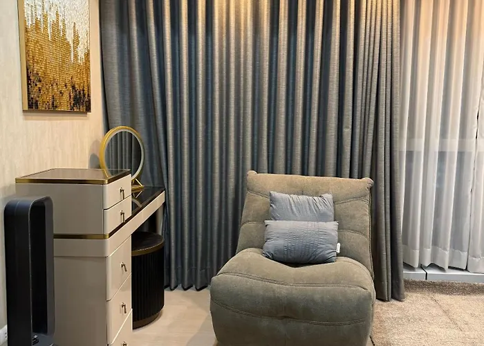 Cozy With Private In Vibrant Taguig *
